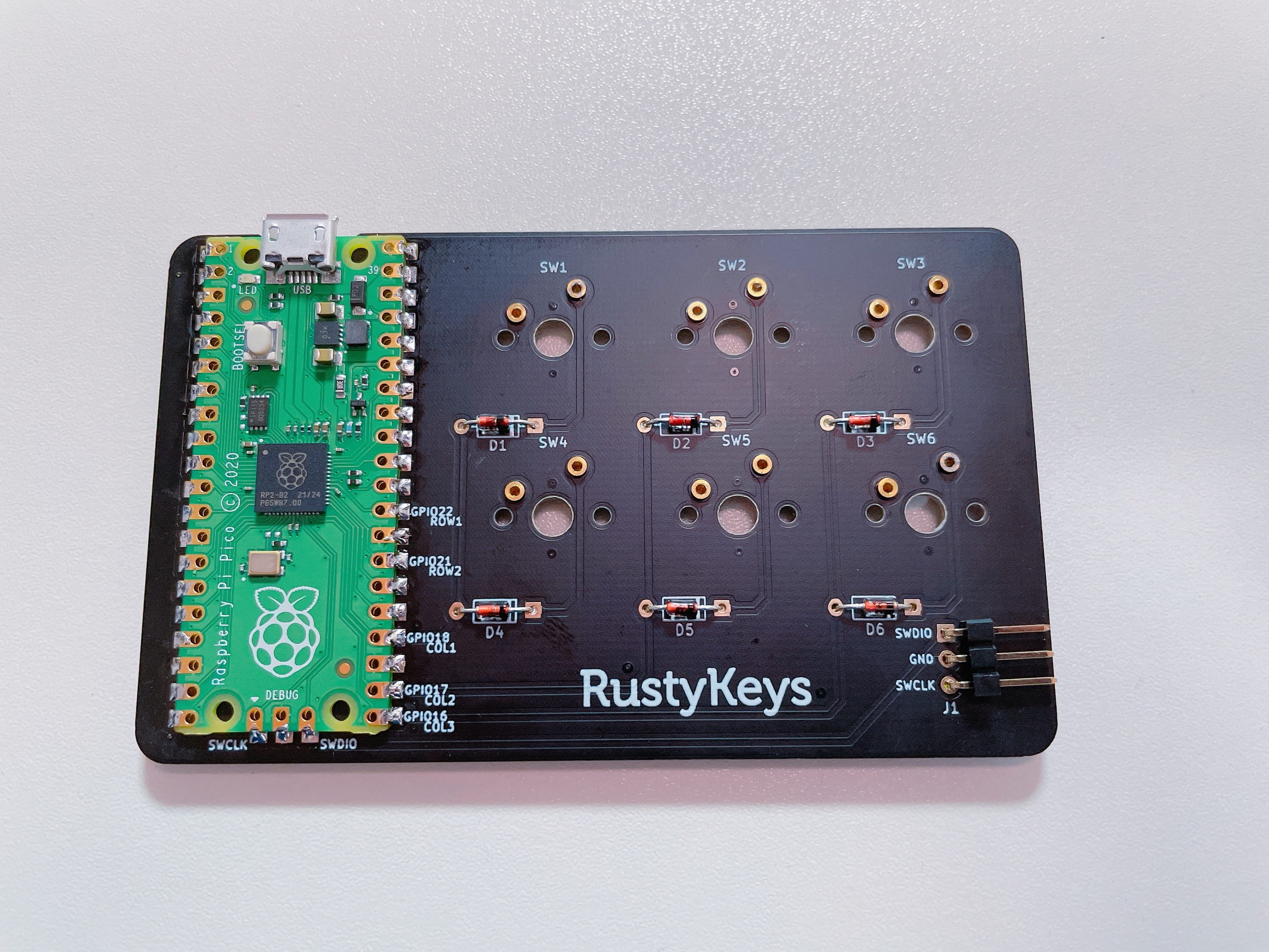 はんだ付けされたRaspberry Pi Pico